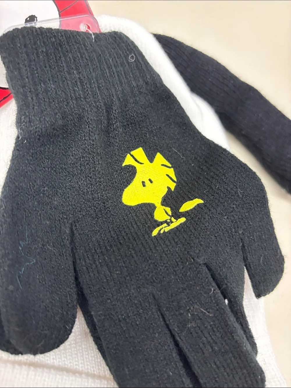 Peanuts Kids' Snoopy White & Black Knit Hat with Gloves Set